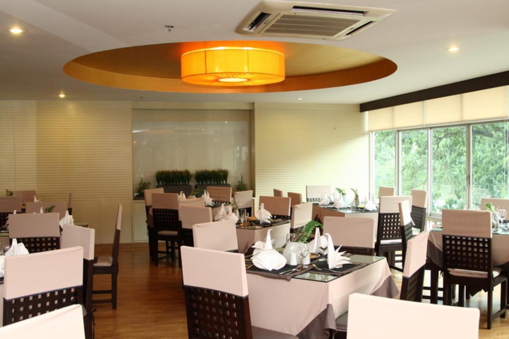 Maninarakorn Hotel Чиангмай Экстерьер фото